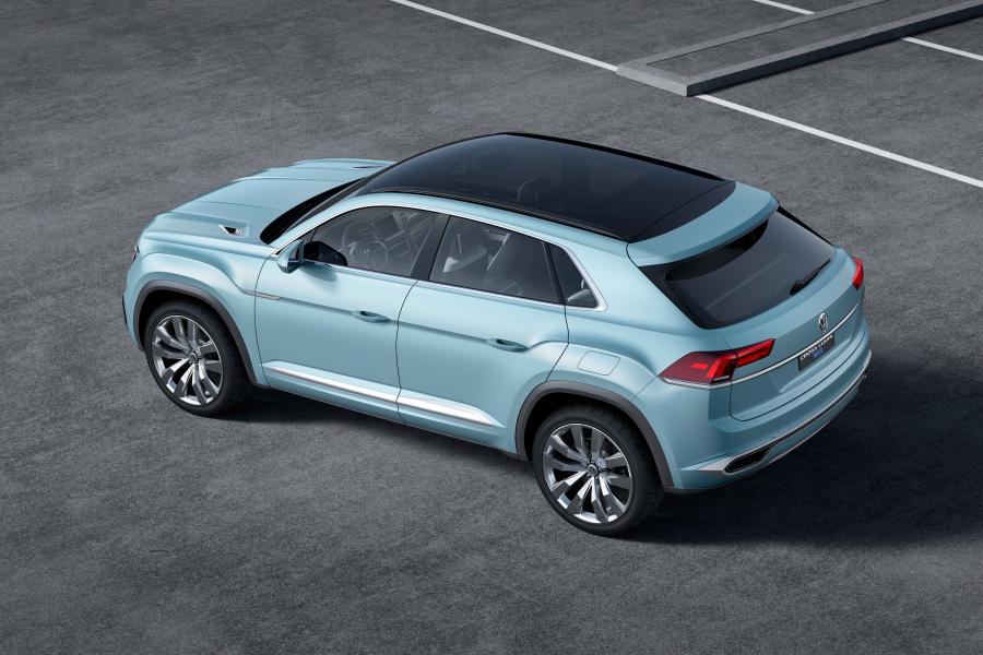  Volkswagen Cross Coupe GTE Concept 2015 года  (фото 9 из 14)